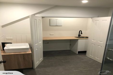 Photo of property in 328 Glenfield Road, Glenfield, Auckland, 0629