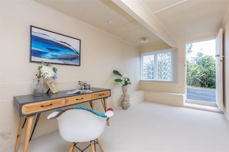 Photo of property in 594 Glenfield Road, Bayview, Auckland, 0629