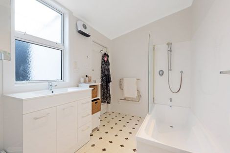 Photo of property in 28 Stanley Street, Berhampore, Wellington, 6023