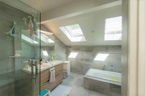 Photo of property in 6a Hiwihau Place, Glenfield, Auckland, 0629