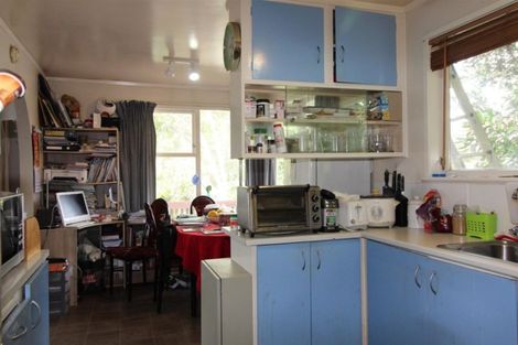 Photo of property in 17 Temuri Place, Glendene, Auckland, 0602