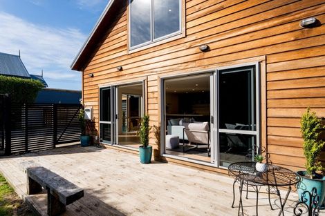 Photo of property in 8a Queen Street, Brighton, Dunedin, 9035