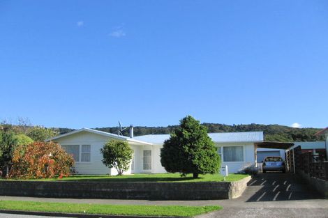 Photo of property in 33 Momona Street, Wainuiomata, Lower Hutt, 5014
