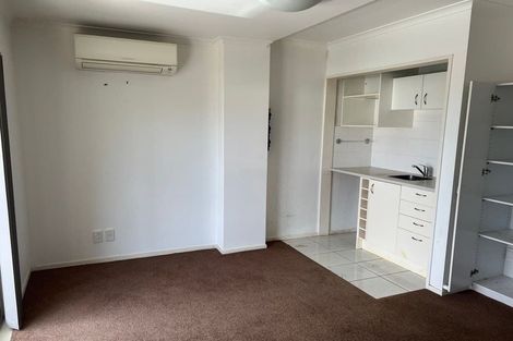 Photo of property in 19a Sunnyside Road, Sunnyvale, Auckland, 0612