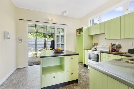 Photo of property in 16 Samoa Street, Kilbirnie, Wellington, 6022