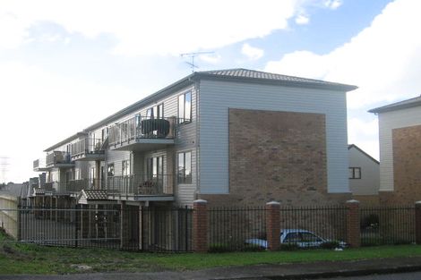 Photo of property in St Claire Village, 180/172 Mcleod Road, Te Atatu South, Auckland, 0610