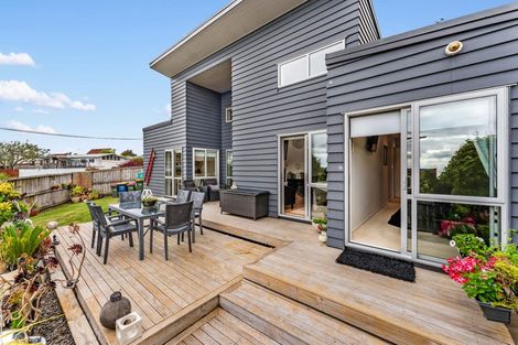 Photo of property in 34 Sunnyhaven Avenue, Beach Haven, Auckland, 0626
