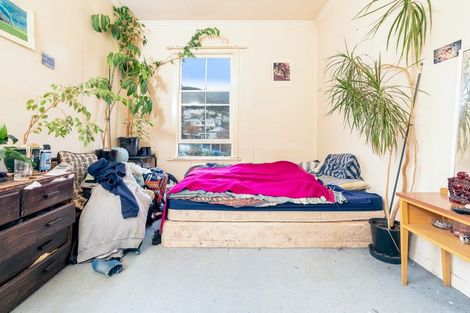 Photo of property in 10 Edge Hill, Mount Victoria, Wellington, 6011