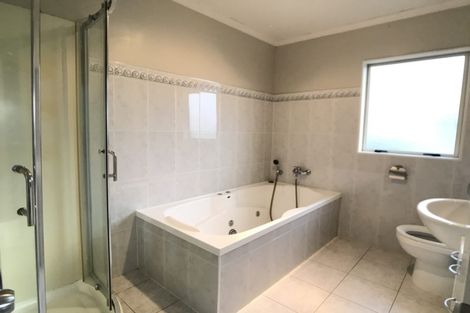 Photo of property in 16 Mcfetridge Place, Hillcrest, Auckland, 0627