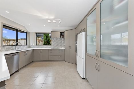 Photo of property in 6 Whitford Place, Rototuna North, Hamilton, 3210