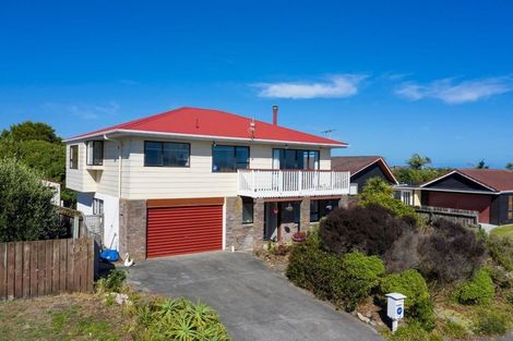 Photo of property in 22 Sunset Terrace, Waikanae Beach, Waikanae, 5036
