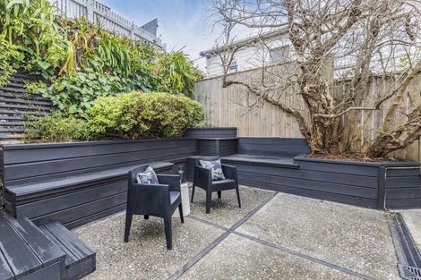 Photo of property in 26 Hawker Street, Mount Victoria, Wellington, 6011
