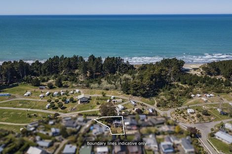 Photo of property in 5 Beach Crescent, Waikuku Beach, 7473