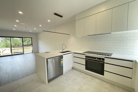 Photo of property in 2/105 Hobsonville Road, West Harbour, Auckland, 0618