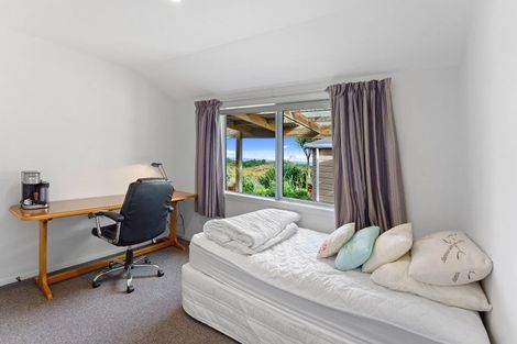 Photo of property in 24 Strathnaver Glen, Waikawa Beach, Levin, 5573