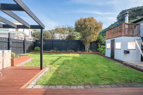 Photo of property in 56 Derwent Street, Island Bay, Wellington, 6023