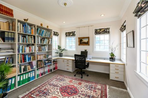 Photo of property in 1 Kawaroa Lane, New Plymouth, 4310