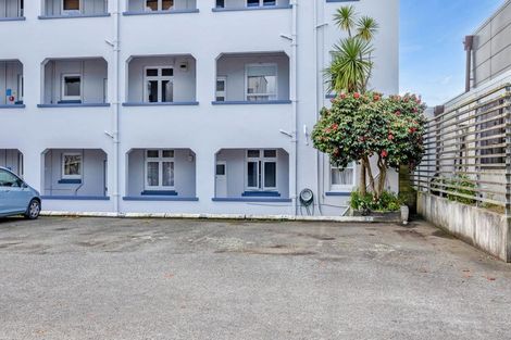 Photo of property in Devonport Apartments, 26/127 Saint Aubyn Street, New Plymouth, 4310