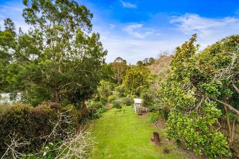 Photo of property in 110 Candia Road, Henderson Valley, Auckland, 0614