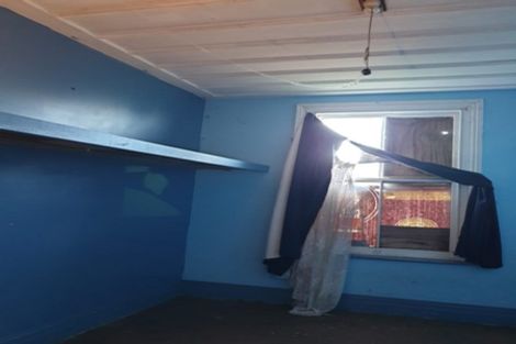 Photo of property in 52 Railway Street, Eltham, 4322