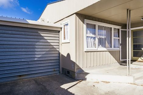 Photo of property in 2/210 Grove Road, Mayfair, Hastings, 4122
