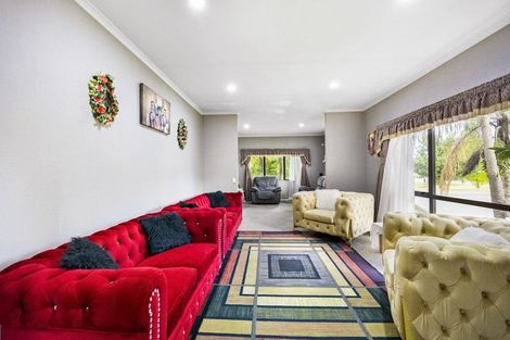 Photo of property in 1 Seresin Crescent, Flat Bush, Auckland, 2016
