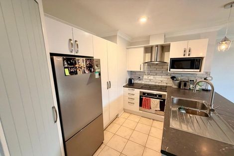 Photo of property in 38 Woodbank Drive, Glen Eden, Auckland, 0602