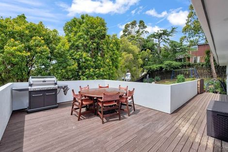 Photo of property in 2 Hollyhock Place, Browns Bay, Auckland, 0630