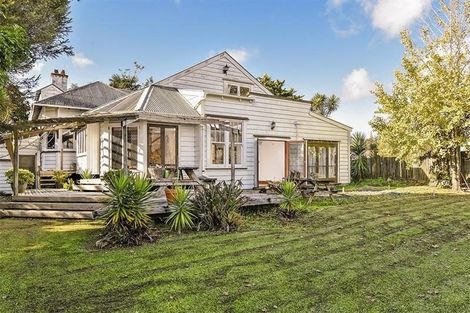 Photo of property in 43 Woodglen Road, Glen Eden, Auckland, 0602