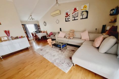 Photo of property in 2/1 Pimento Place, New Lynn, Auckland, 0600