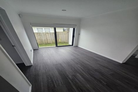 Photo of property in 2/41 Charles Dickens Drive, Mellons Bay, Auckland, 2014