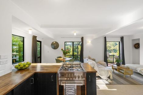 Photo of property in 49 Airlie Road, Plimmerton, Porirua, 5026