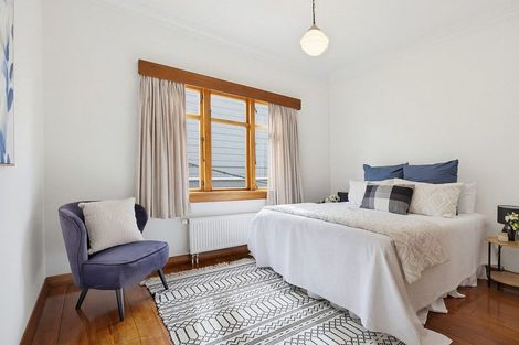 Photo of property in 121 The Ridgeway, Mornington, Wellington, 6021