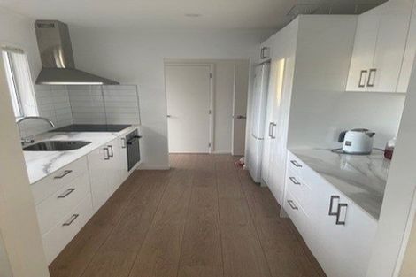 Photo of property in 1/41 Ravenwood Drive, Forrest Hill, Auckland, 0620