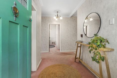 Photo of property in 23 Endeavour Street, Lyall Bay, Wellington, 6022