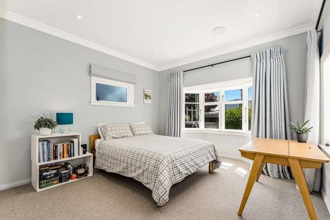 Photo of property in 73 Oroua Street, Eastbourne, Lower Hutt, 5013