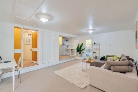 Photo of property in 66 Bond Crescent, Forrest Hill, Auckland, 0620
