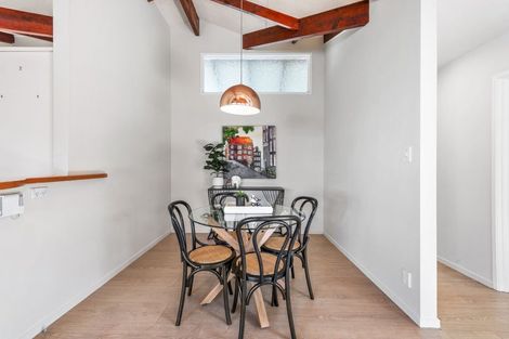 Photo of property in 10 Borrowdace Avenue, Botany Downs, Auckland, 2010