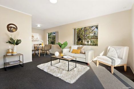 Photo of property in 4/133 View Road, Sunnyvale, Auckland, 0612