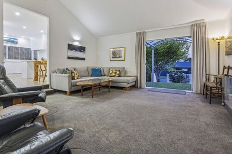 Photo of property in 16 Waipuia Place, Greenhithe, Auckland, 0632
