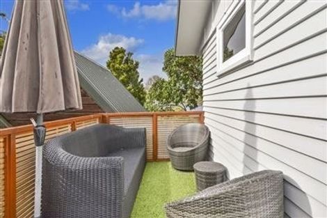 Photo of property in 2/51 Knightsbridge Drive, Forrest Hill, Auckland, 0620