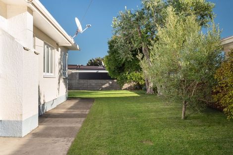 Photo of property in 52 Pitau Road, Mount Maunganui, 3116