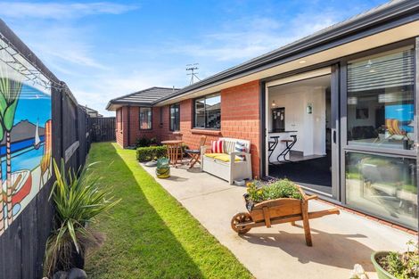 Photo of property in 1 Waikiwi Way, Papamoa, 3118