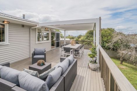 Photo of property in 7 Trelawn Place, Cockle Bay, Auckland, 2014