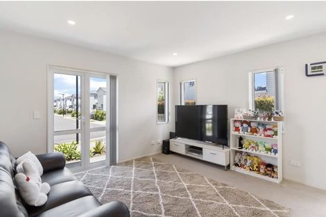 Photo of property in 63 Divide Loop, Takanini, 2112