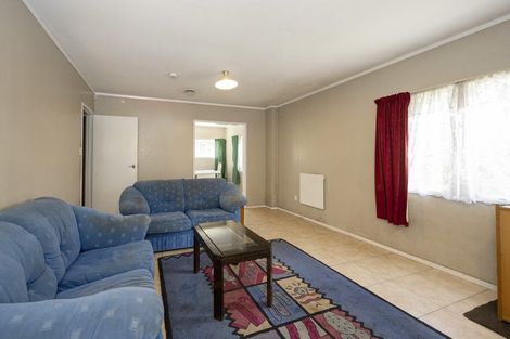 Photo of property in 2/81 West Coast Road, Glen Eden, Auckland, 0602