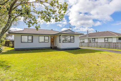 Photo of property in 27 Barbados Drive, Unsworth Heights, Auckland, 0632