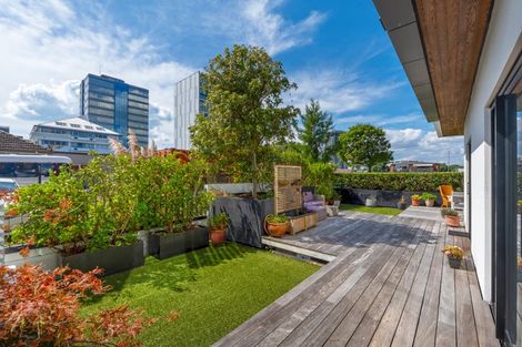 Photo of property in Frank Sargeson Apts, 4/80g Anzac Street, Takapuna, Auckland, 0622