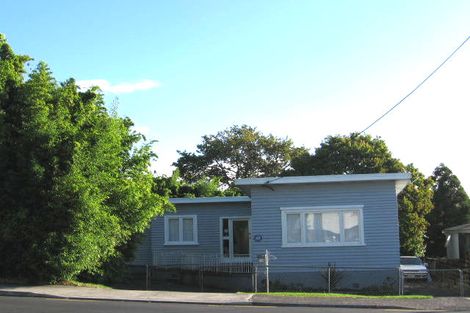 Photo of property in 15 Sunnyside Road, Sunnyvale, Auckland, 0612