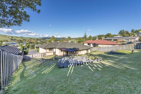 Photo of property in 80 Cabeleigh Drive, Helensville, 0800